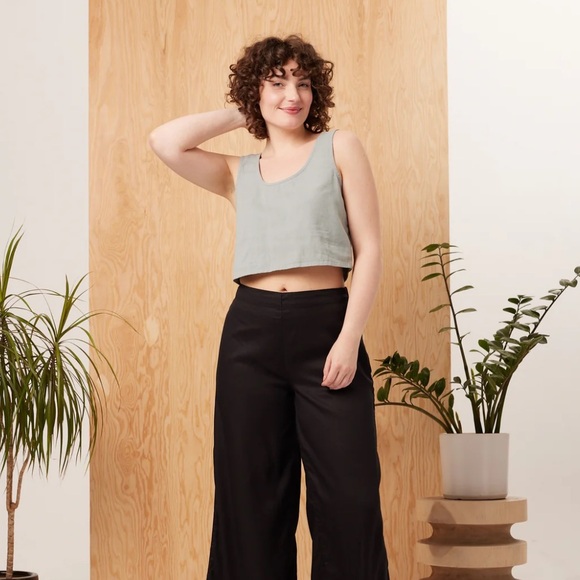 Cropped Lace Up Back Tank - Picture 6 of 6